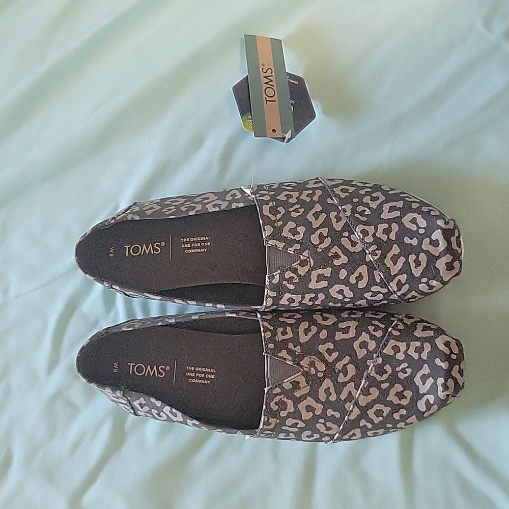 Womens Toms slip ons